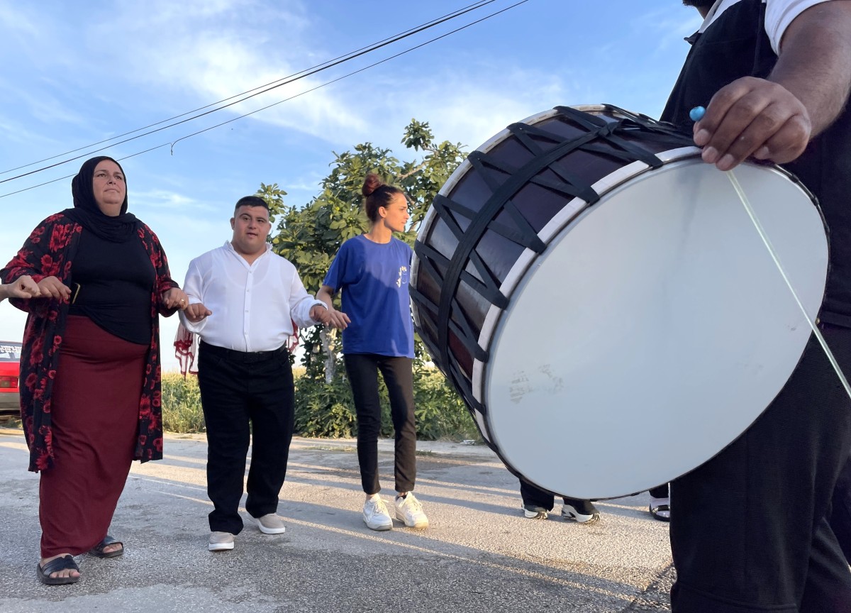 Açık Hava Düğünlerinde Rüzgârla Yarışan Sahne Performansları