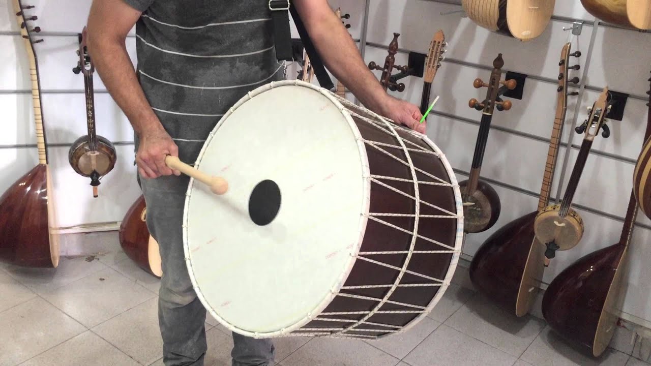 Gelin Çıkarma Törenine Ritimle Eşlik Eden Sahne Performansı